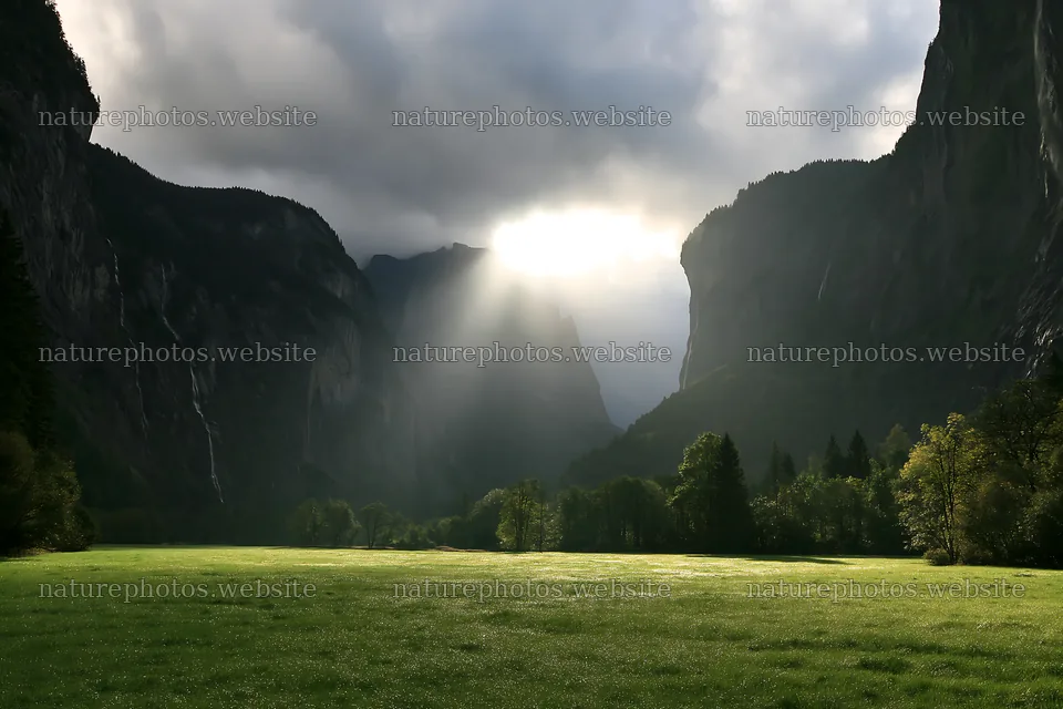 Lauterbrunnen Valley meadow with light rays shining through mountains – nature photos 9722x6480