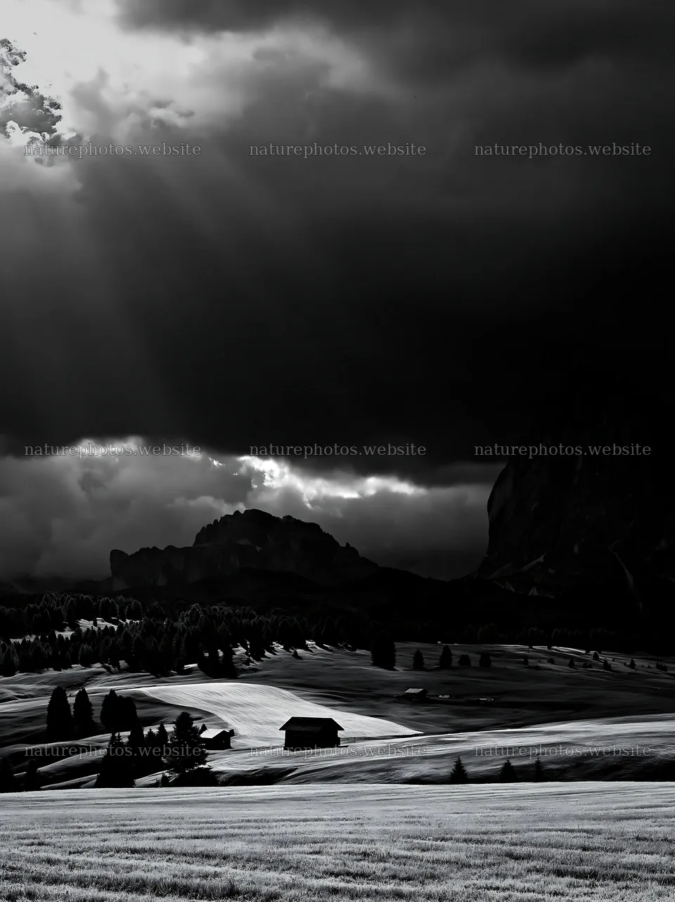 Alpe di Siusi meadow sunbeams break through dark clouds – nature photos 6866x9174