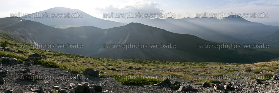 Daisetsuzan alpine meadow with light rays and mountain views – nature photos 13690x4602